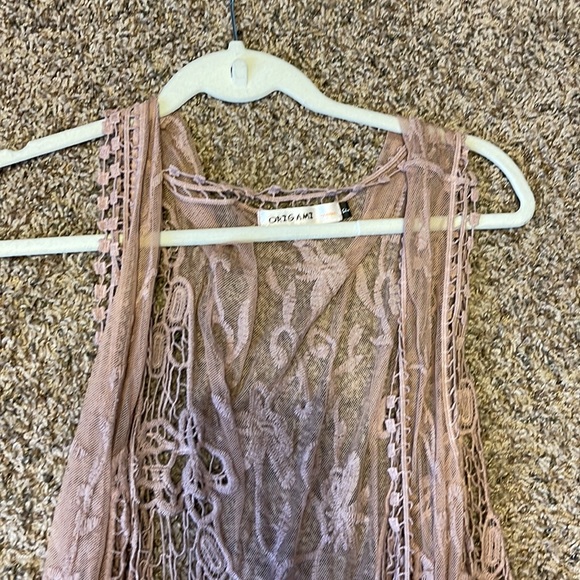 Blush pink lace top - Picture 3 of 3